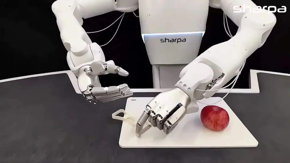 Este robot humanoide ha sido capaz de hacer algo extremadamente delicado: pelar la fruta