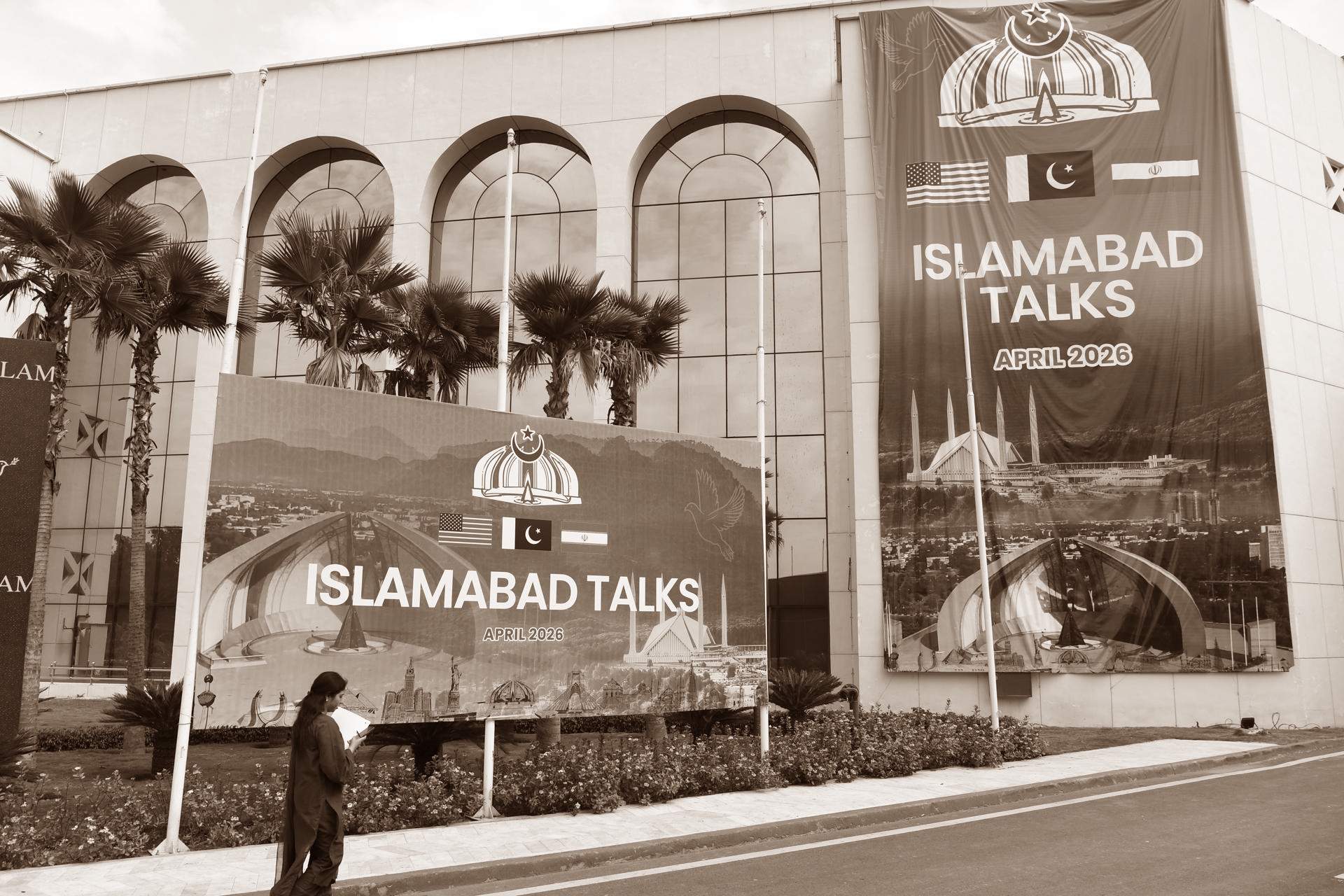 Portadas que miran con desconfianza hacia el cara a cara de EE. UU. e Irán en Islamabad