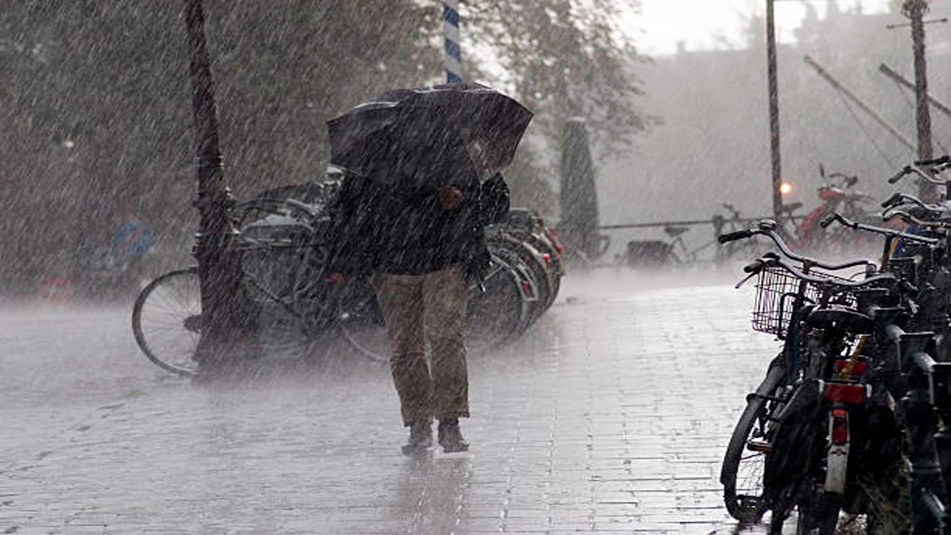 Atención, llega una borrasca a Catalunya: lluvia de barro, nieve y desplome de temperatura