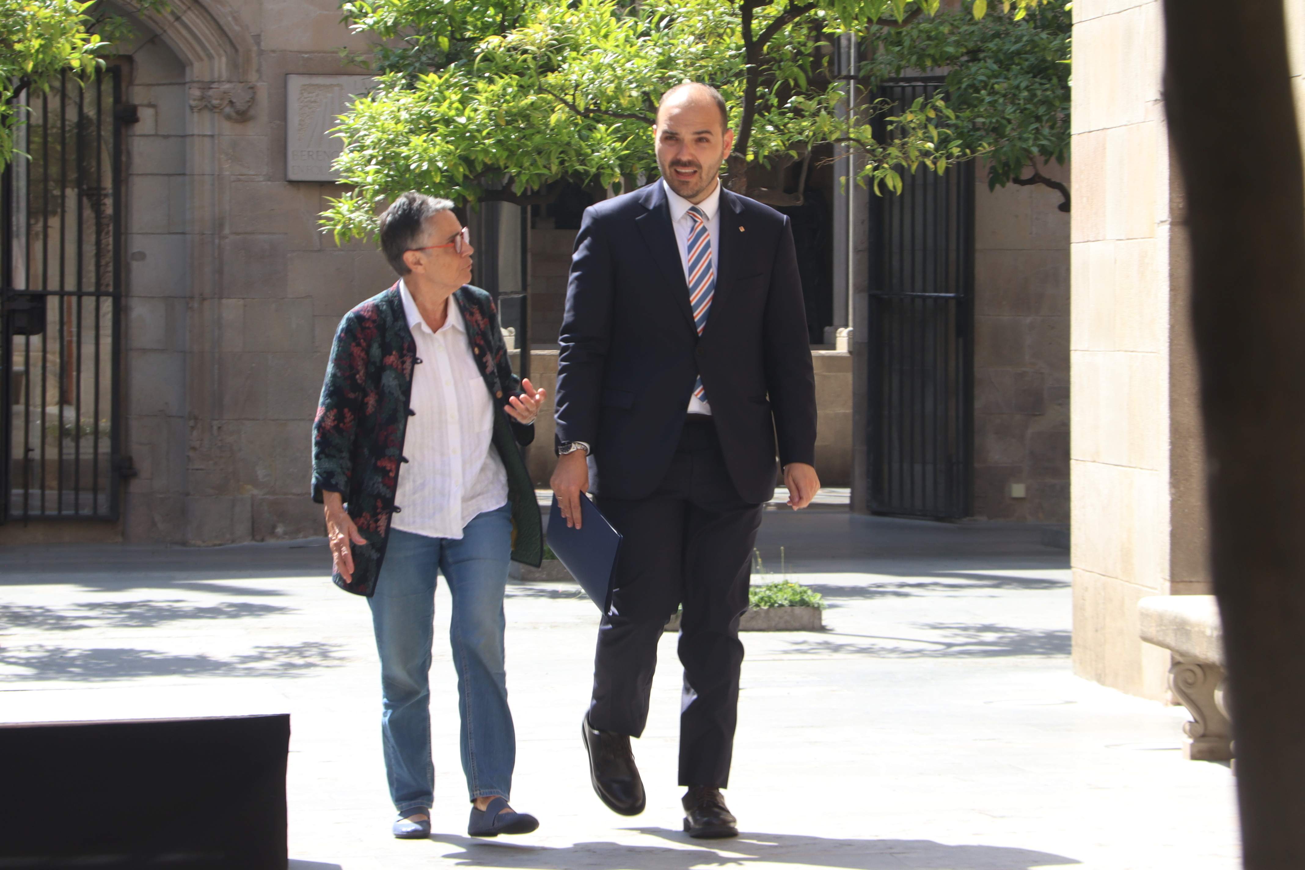 Pané se rompe el peroné y Dalmau asume sus funciones, cuando Salut se echa atrás en el incentivo de las bajas