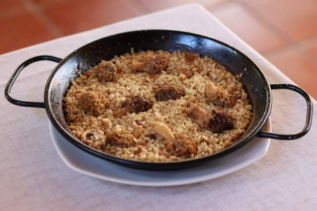 Arroz de colmenillas del restaurante Ca la Maria. / Foto: Jordi Àvila Arroz de colmenillas del restaurante Ca la Maria. / Foto: Jordi Àvila