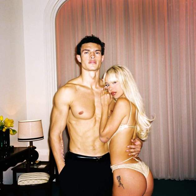 Bad Gyal i Noah Luis Brown al videoclip d''Un coro y ya:)' / Instagram