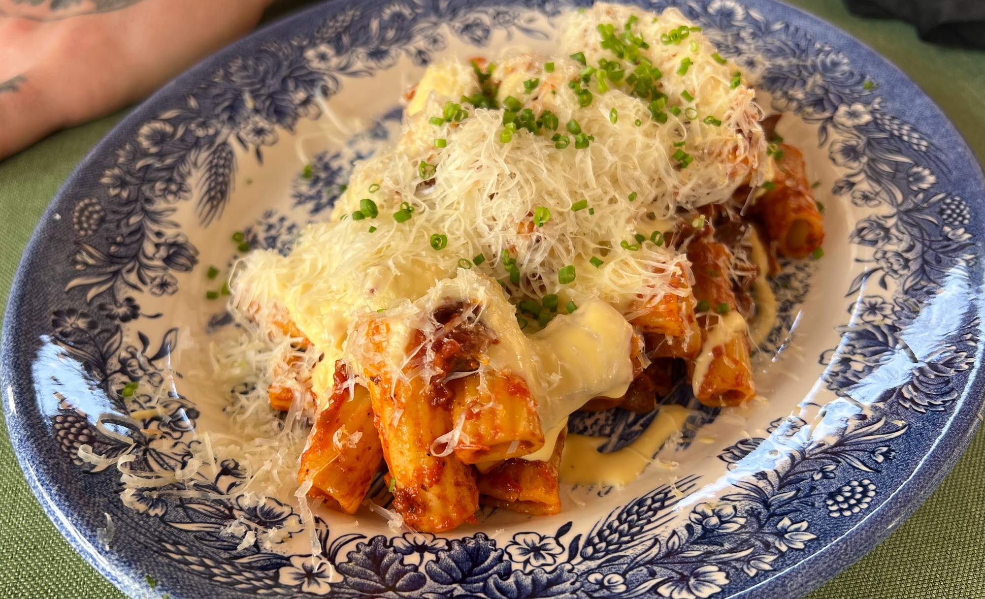 30 años de este mítico bar: tapas y juerga al fresco en Cerdanyola