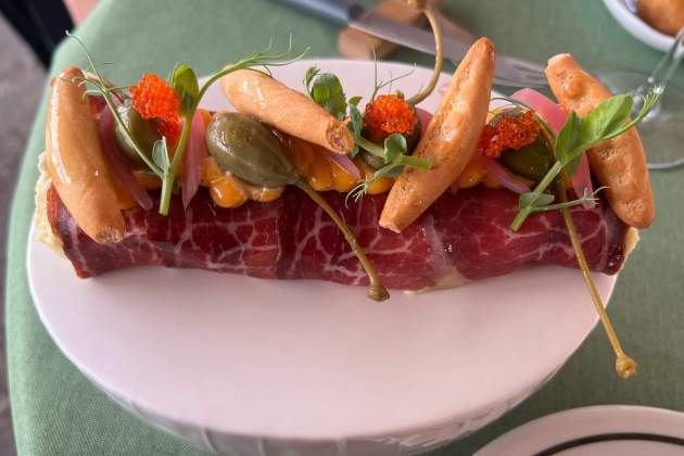 Ensaladilla rusa con cecina de Oddvar. / Foto: Rosa Molinero Trias Ensaladilla rusa con cecina de Oddvar. / Foto: Rosa Molinero Trias