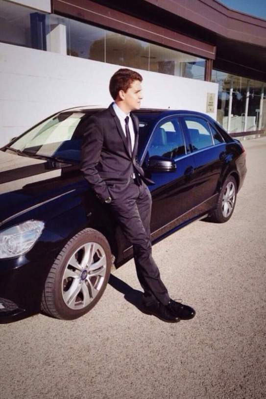 Sergi Ambudio, en la seva època com a xofer de cotxes fúnebres IG