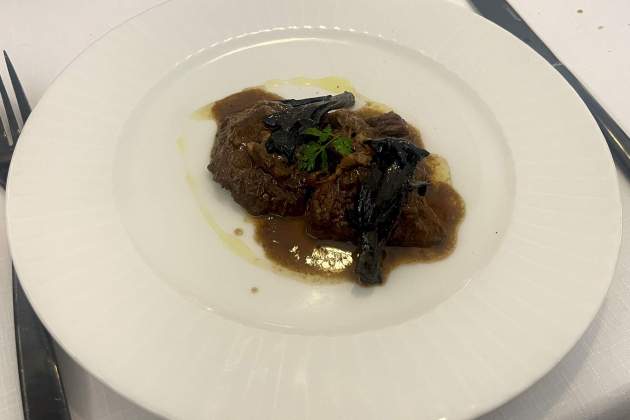 Fricandó de atún del restaurante Tramendu. / Foto: Emma Porta