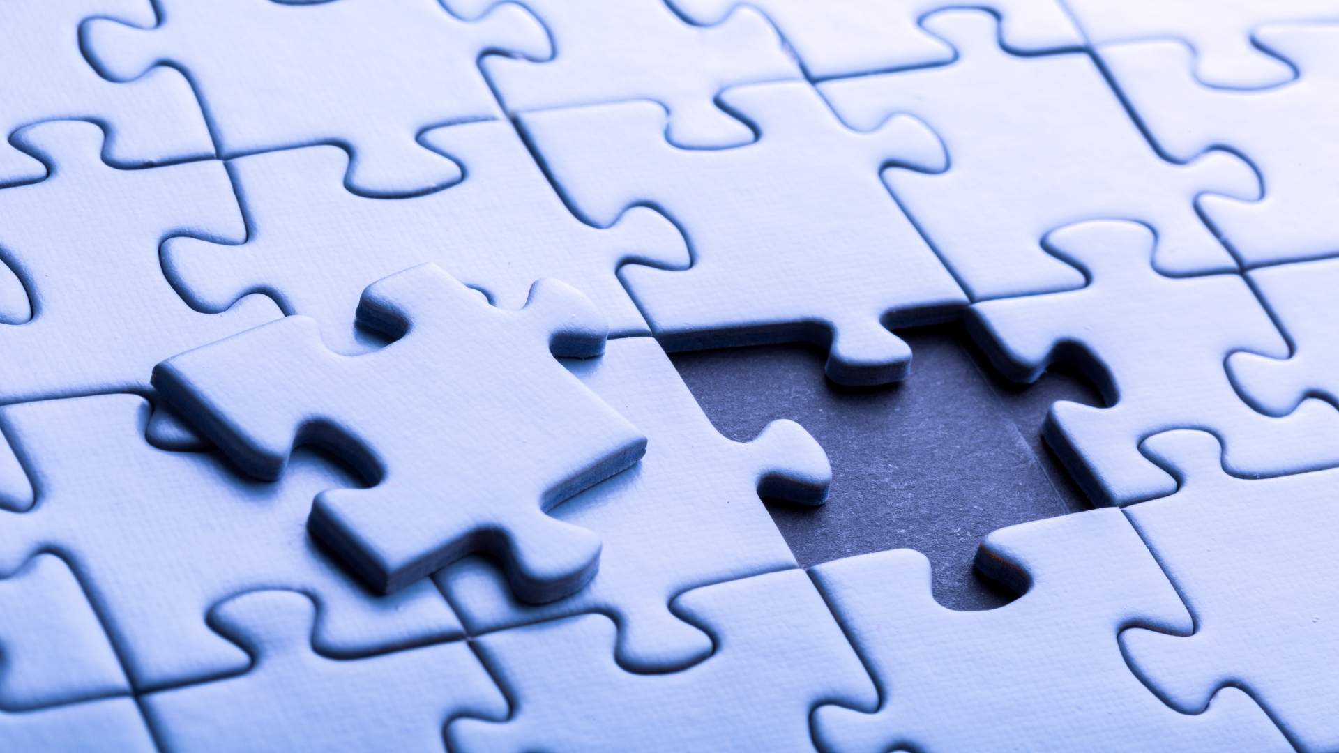 Lament pel Barça i atenció als migrants en unes portades amb un gran absent