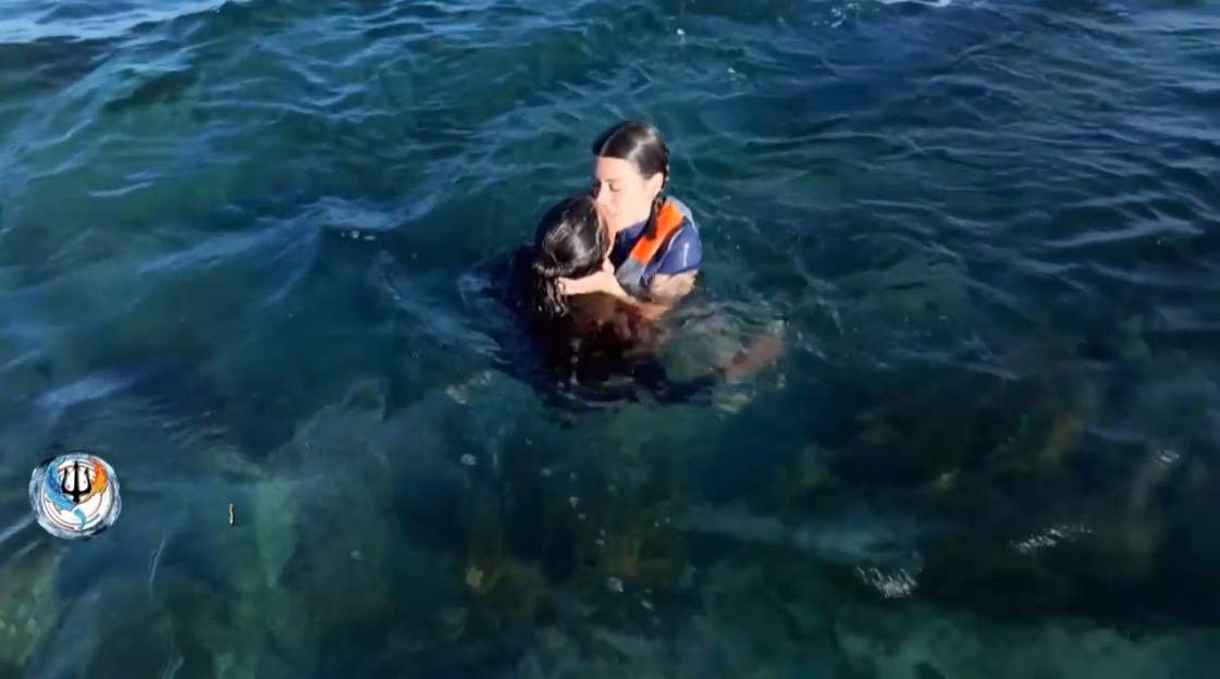 El retrobament de Dulceida i Alba a 'Supervivientes'  / Mediaset Infinity