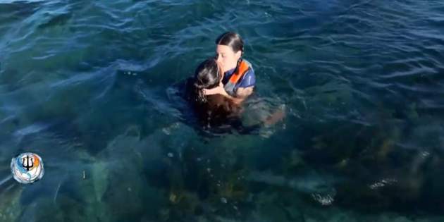 El reencuentro de Dulceida y Alba en 'Supervivientes' / Mediaset Infinity