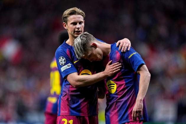 EuropaPress 7440813 frenkie jong and dani olmo of fc barcelona laments during the uefa