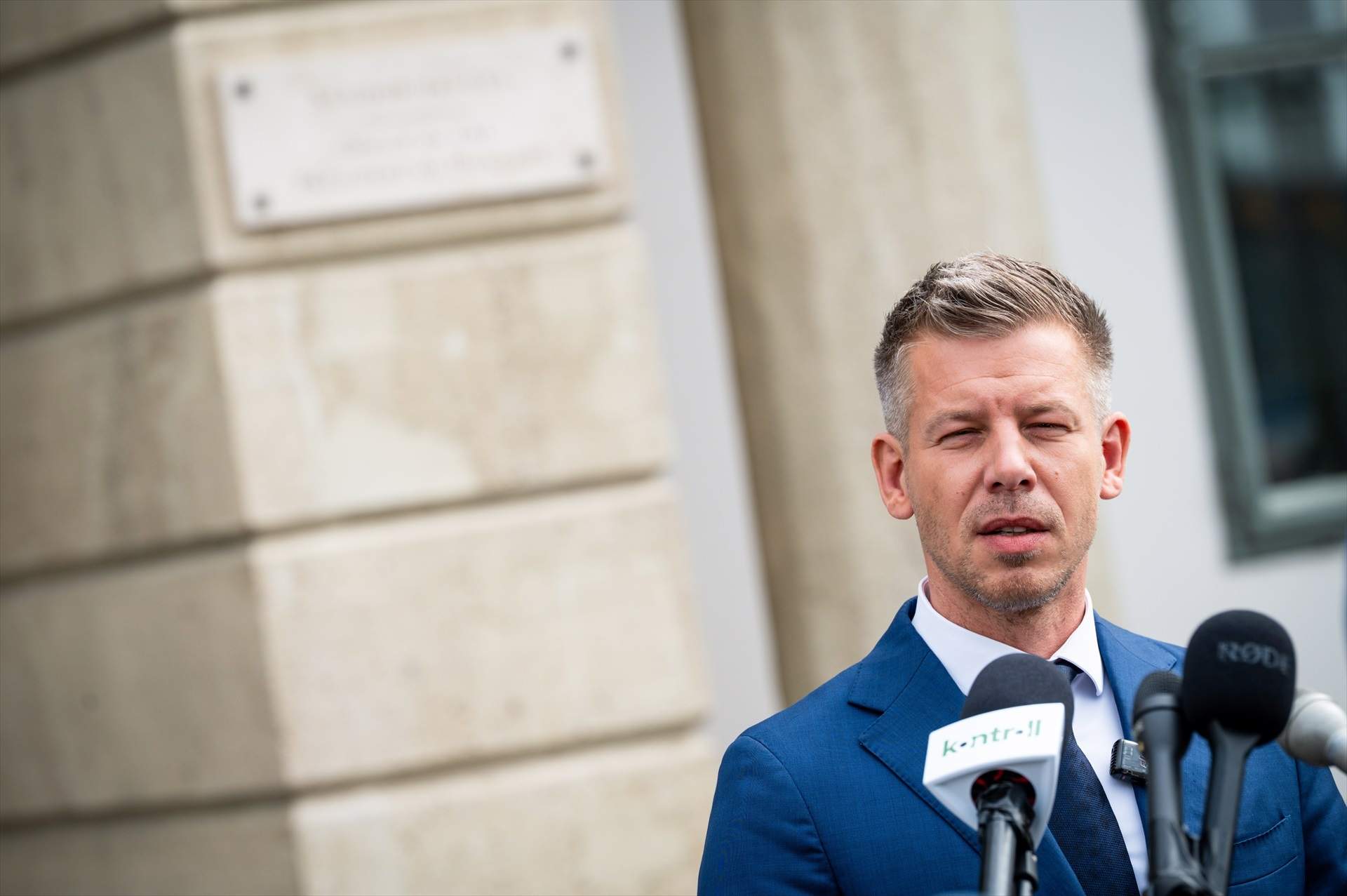 Magyar exige la dimisión del presidente de Hungría y la suspensión de la televisión “norcoreana”