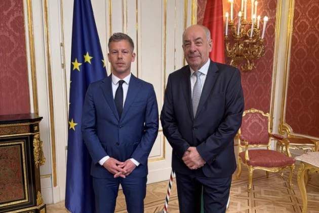 Magyar durant la reunió amb el president Sulyok Magyar durant la reunió amb el president Sulyok
