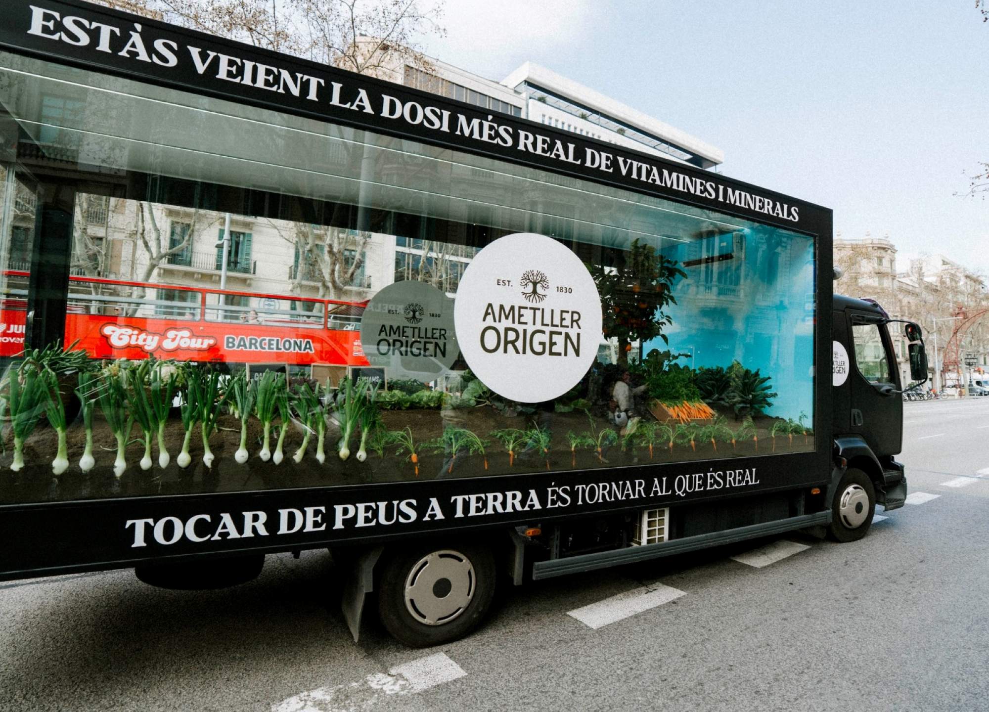 Ametller Origen desperta Barcelona amb un hort urbà itinerant per fomentar el consum de fruita i verdura