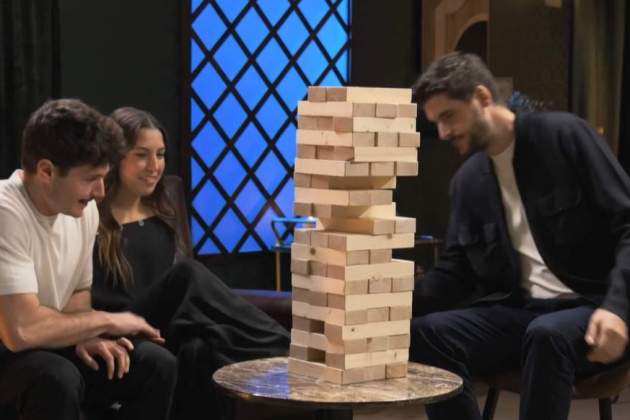 Preguntas comprometidas en la Jenga con Miki y Sara 3Cat Preguntas comprometidas en la Jenga con Miki y Sara 3Cat
