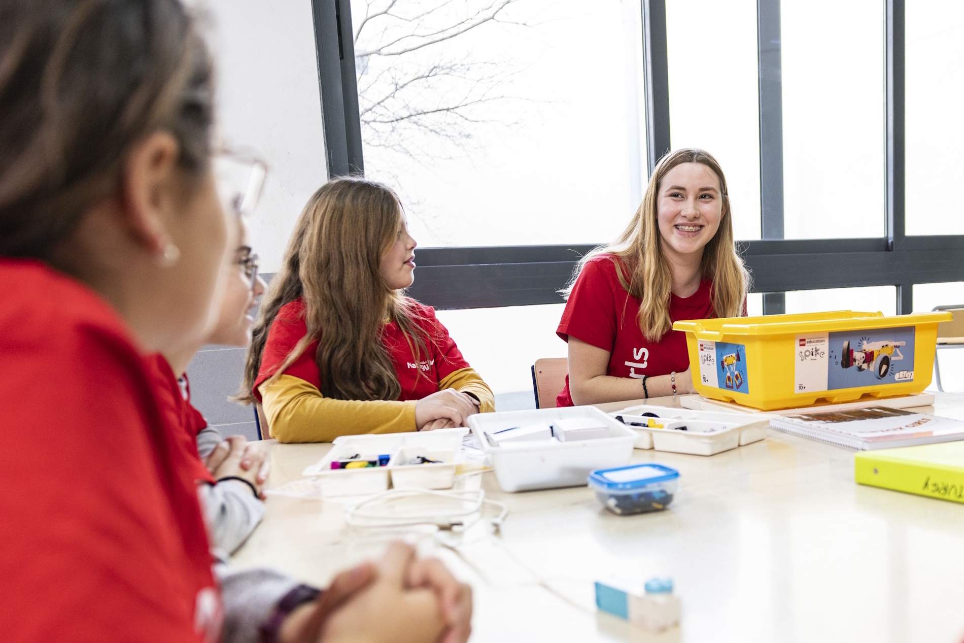 Educar per reconstruir: estudiants afectades per la DANA descobreixen la seva vocació