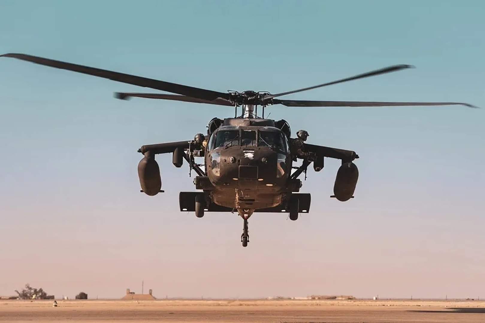 El llegendari helicòpter Black Hawk ja és capaç de volar sol