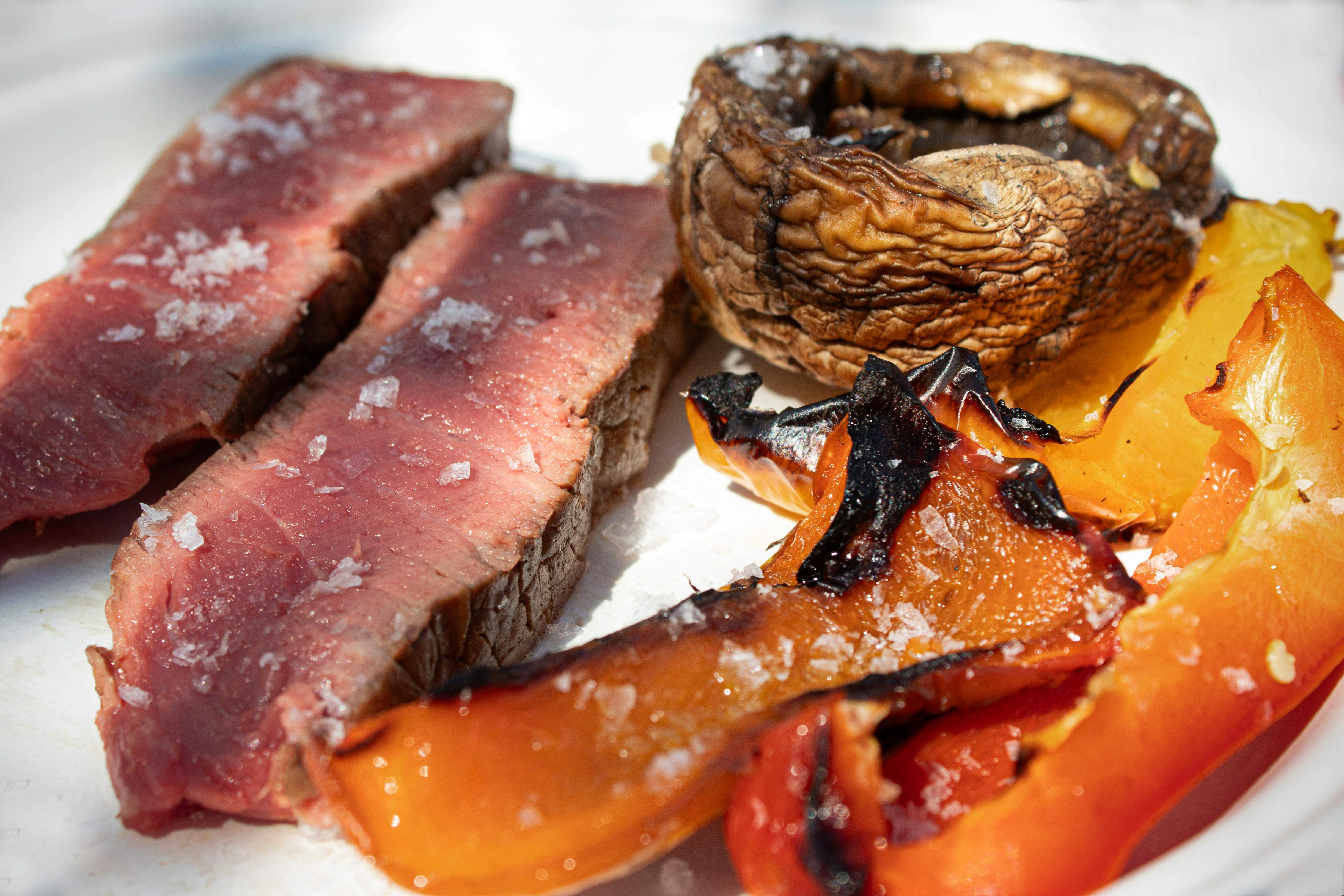 Els xefs recomanen que mai no tallis la carn acabada de coure perquè no et quedi seca