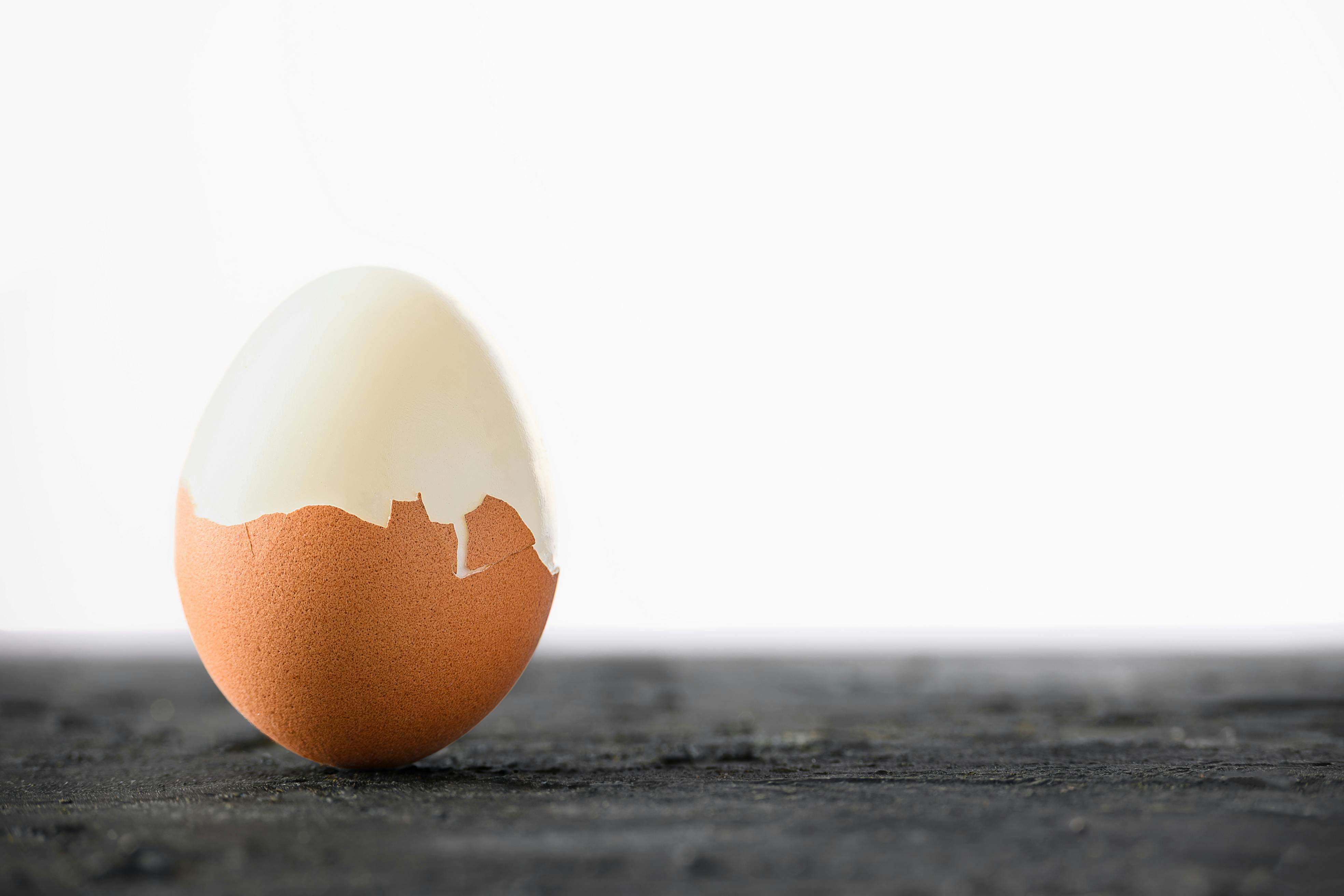 Añadir vinagre a los huevos hirviendo: para qué sirve y qué beneficios tiene