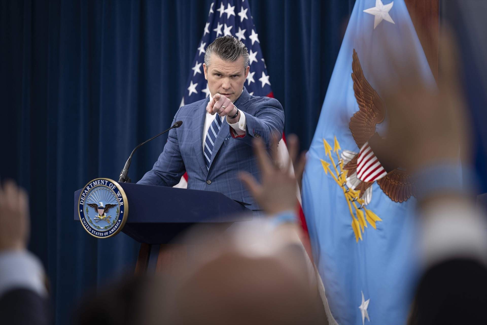 Les xarxes fan befa del cap del Pentàgon per llegir una oració inventada per Tarantino a 'Pulp Fiction'