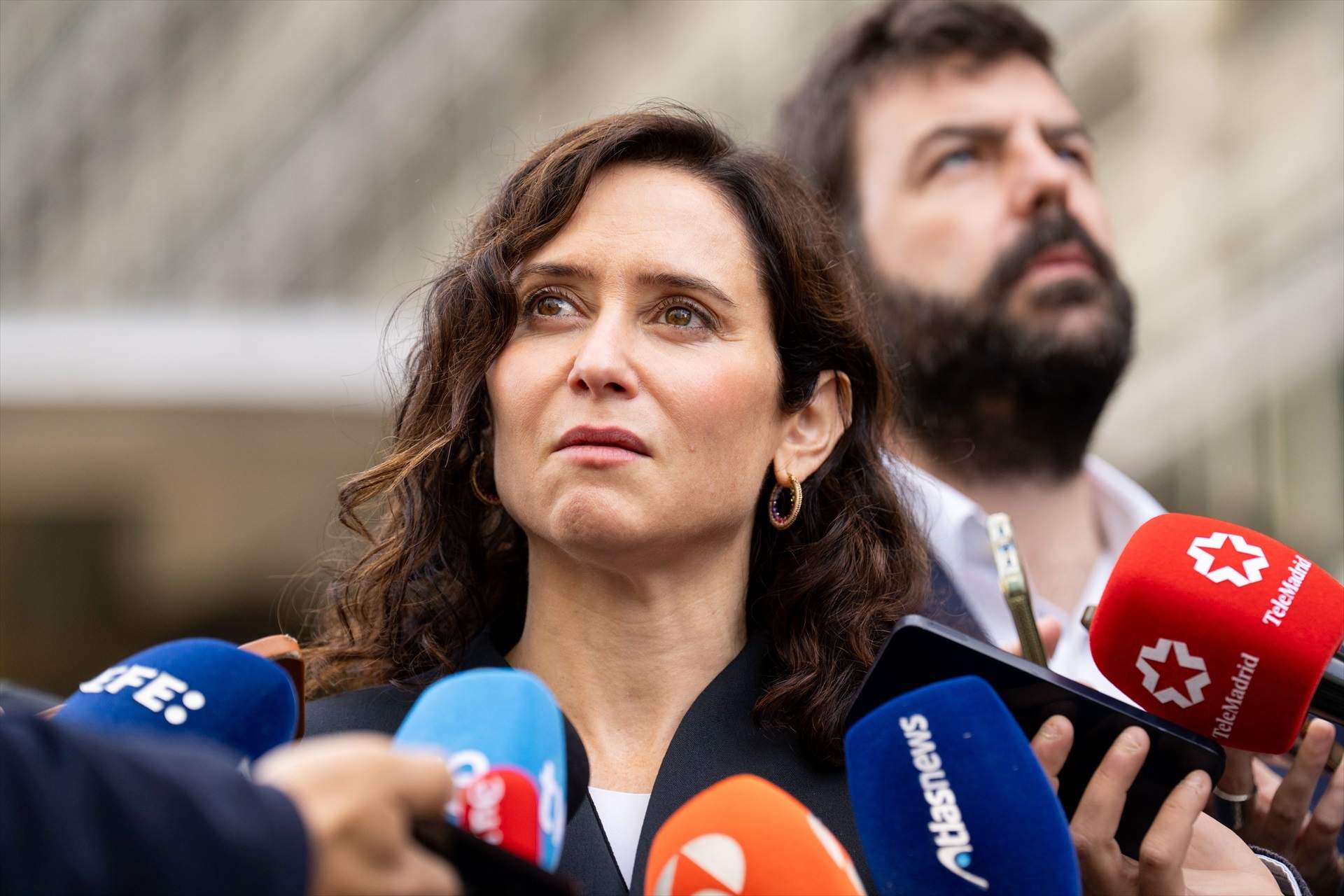 Ayuso s’oposa al pacte per a la “prioritat nacional” de PP i Vox a Extremadura que afavoreix els espanyols