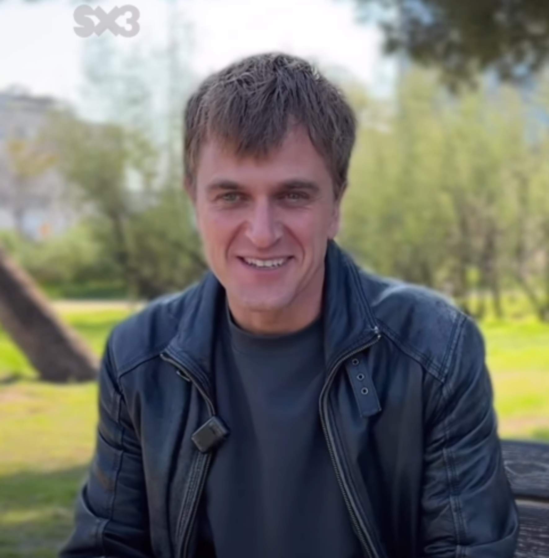 David Marcé, de 'Polònia', parla com mai de la seva vida familiar al poble amb l'Helena i la Joana, les filles