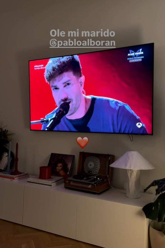 Juan Sesma viendo 'El Hormiguero' / Instagram