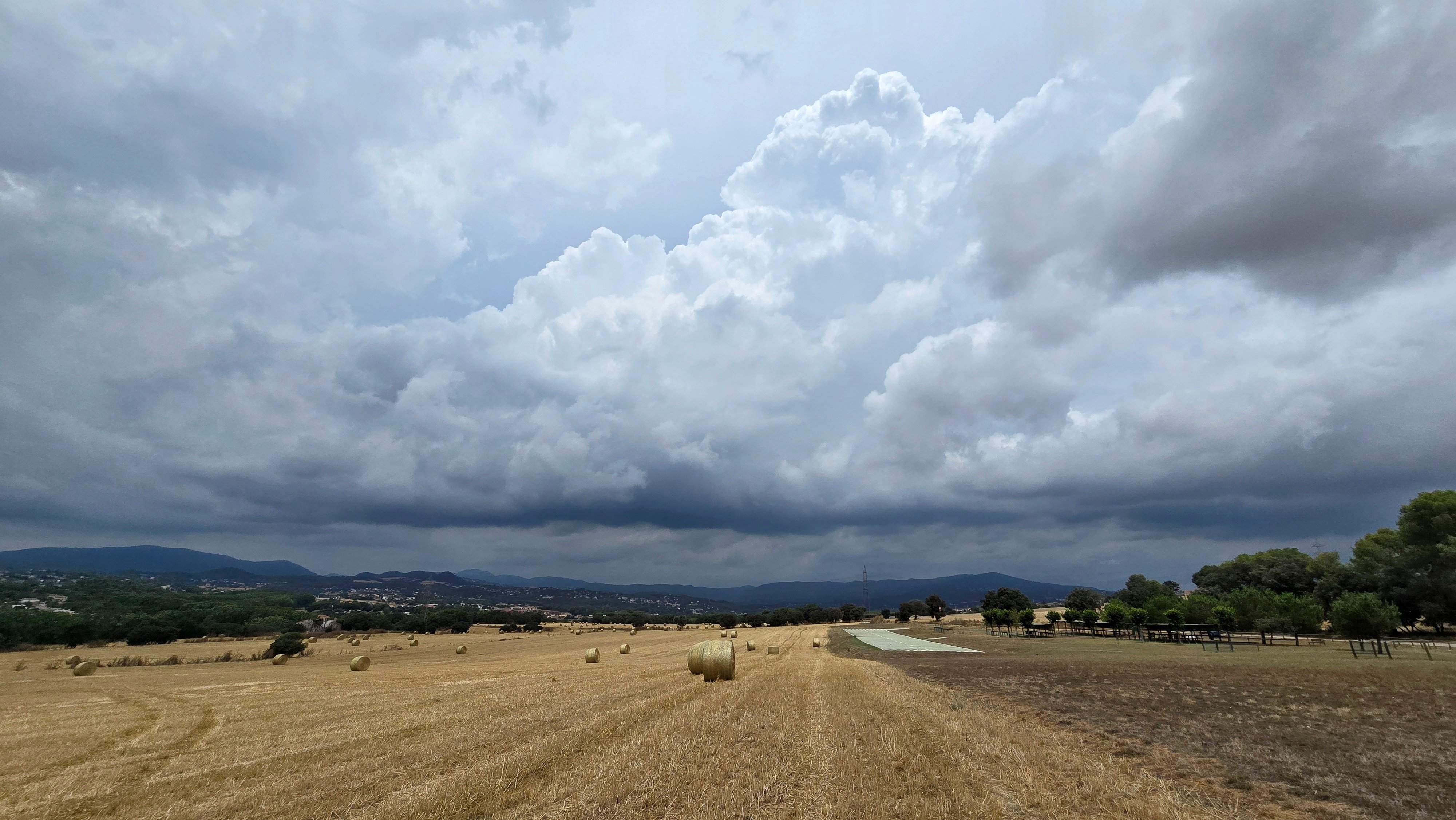 La lluvia vuelve a Catalunya: el calorcito vendrá con chubascos de tarde y tormentas