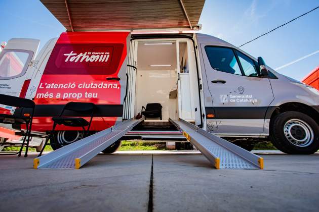 Los vehículos están adaptados a las personas con movilidad reducida / Govern