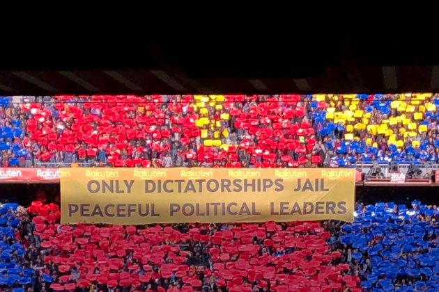 Pancarta Clásico Libertad presos políticos El Nacional