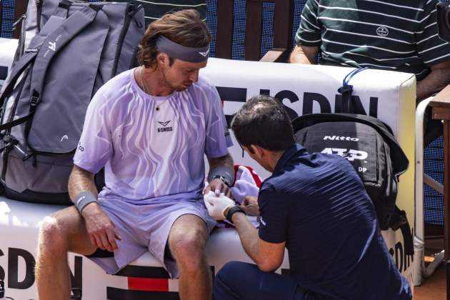 Open Banc Sabadell semifinales rublev lesión / foto: Carlos Baglietto