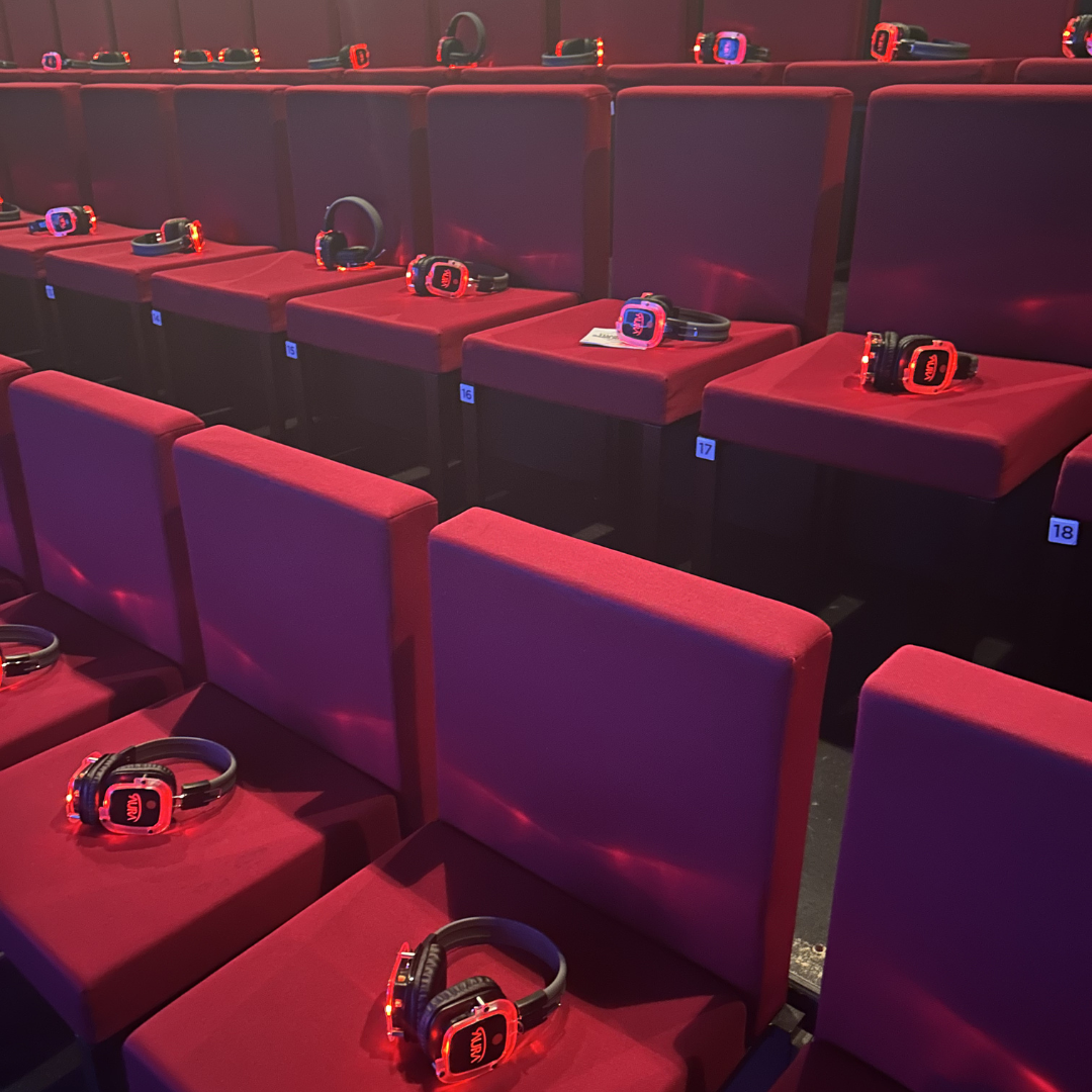 Los auriculares para seguir la obra 'Tengo un bosque en el cerebro' / Foto. Alba Richart