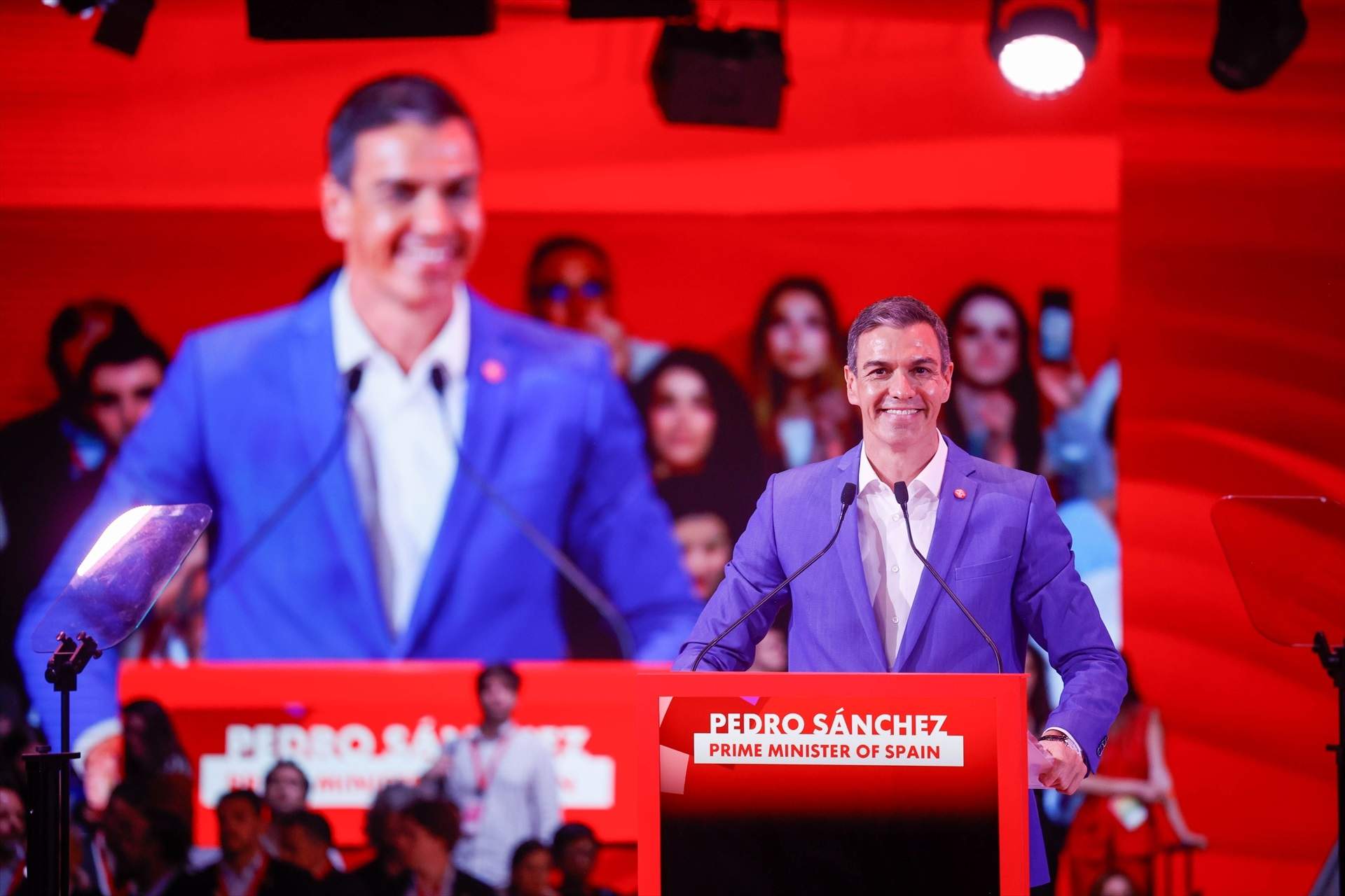 Colleja del ‘New York Times’ a Sánchez por su enfrentamiento con Trump: “Salvavidas en un mar de escándalos”