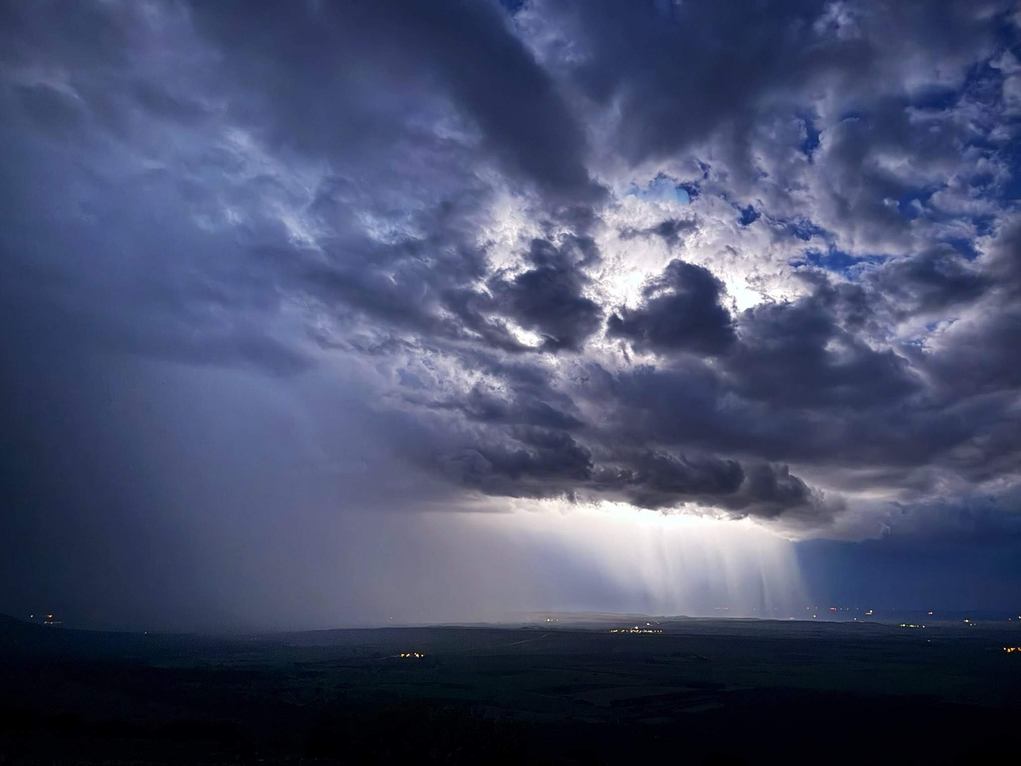 Locura meteorológica en Catalunya: traca de chubascos fuertes con relámpagos y truenos
