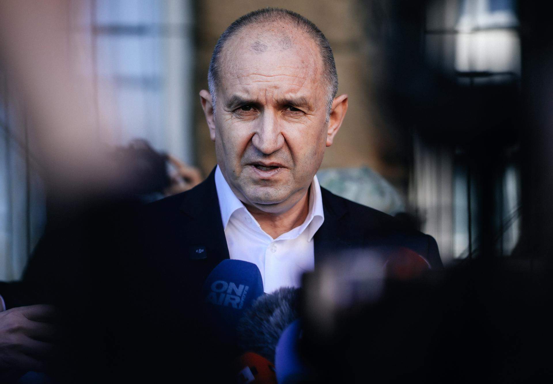 El proruso y euroescéptico Rumen Radev se impone con una victoria clara en las elecciones en Bulgaria