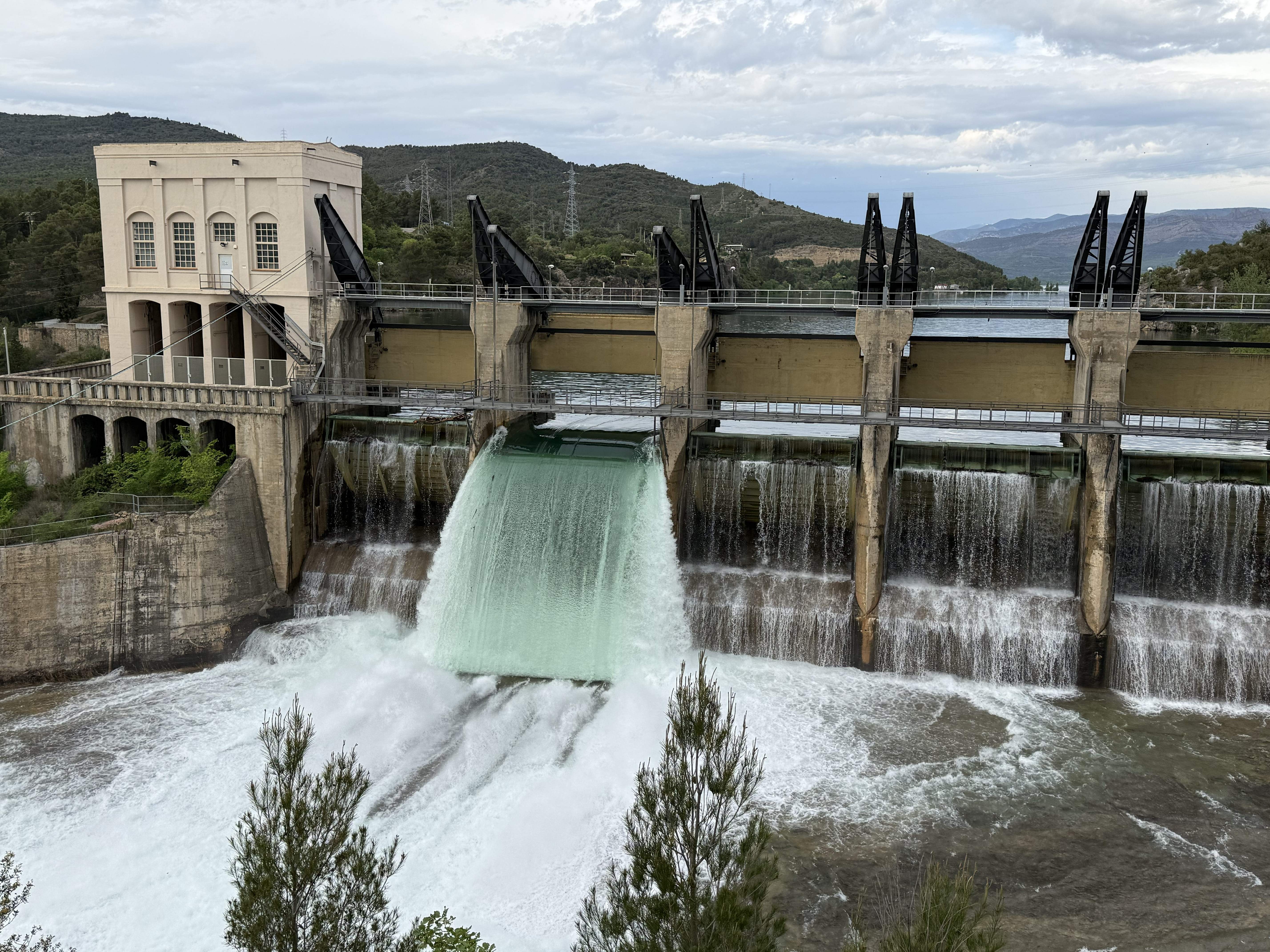 Les impressionants imatges del desembassament al pantà de Talarn