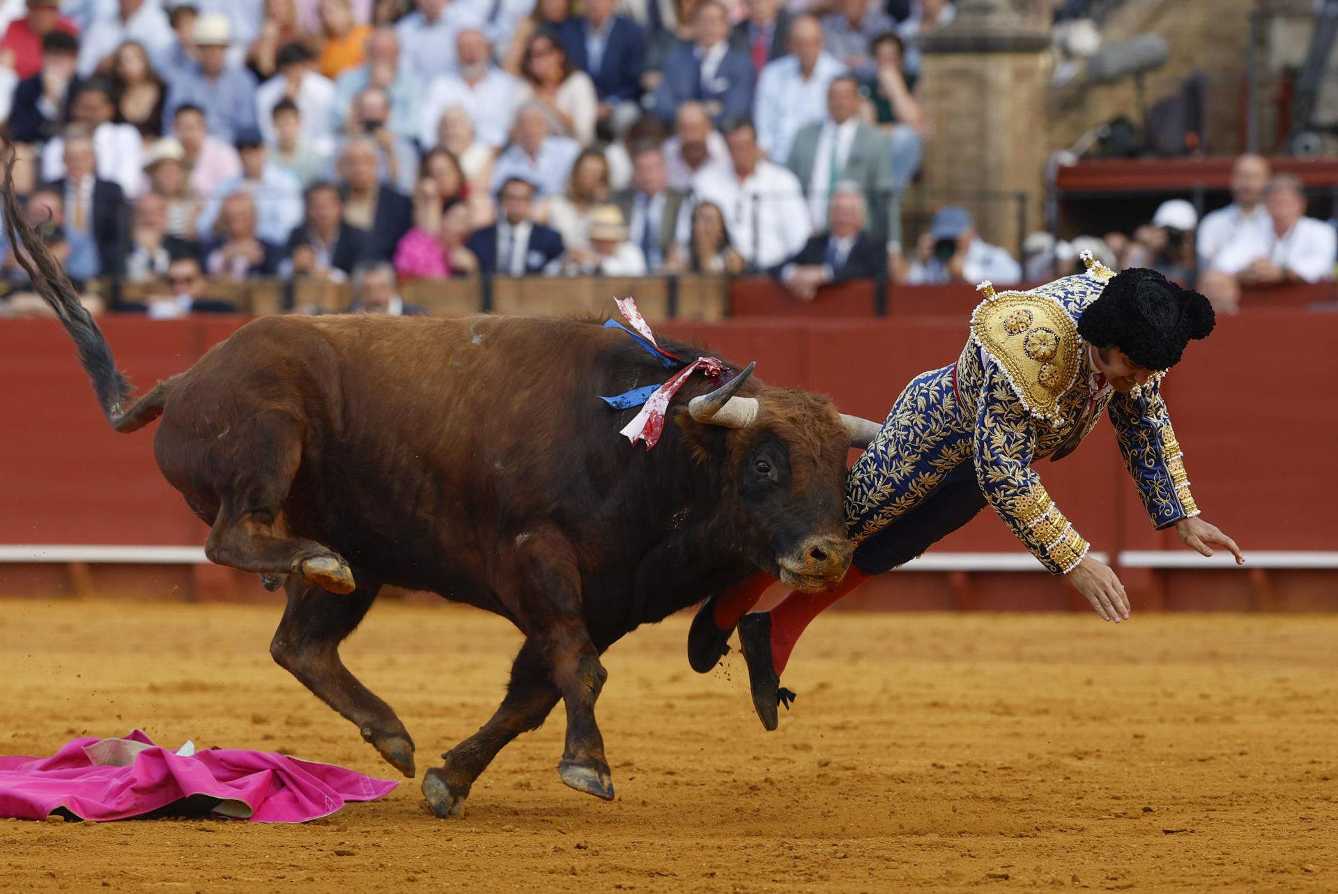 El torero Morante de la Puebla, "muy grave" tras sufrir una cornada en Sevilla