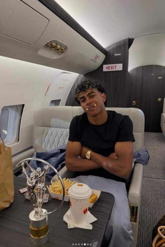 Lamine amb dues patates fregides com ullals de Dr+acula, Ig