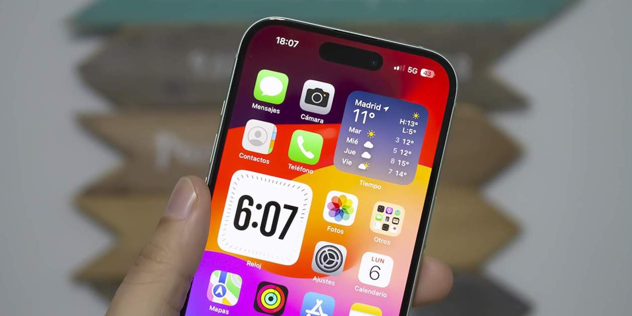 En un mercado con los precios inflados, el iPhone 15 se hunde y es una de las mejores opciones de Apple