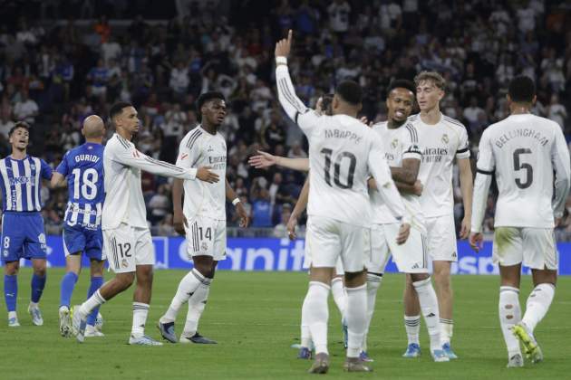 El Reial Madrid celebra un gol contra el Alabès / Foto: EFE
