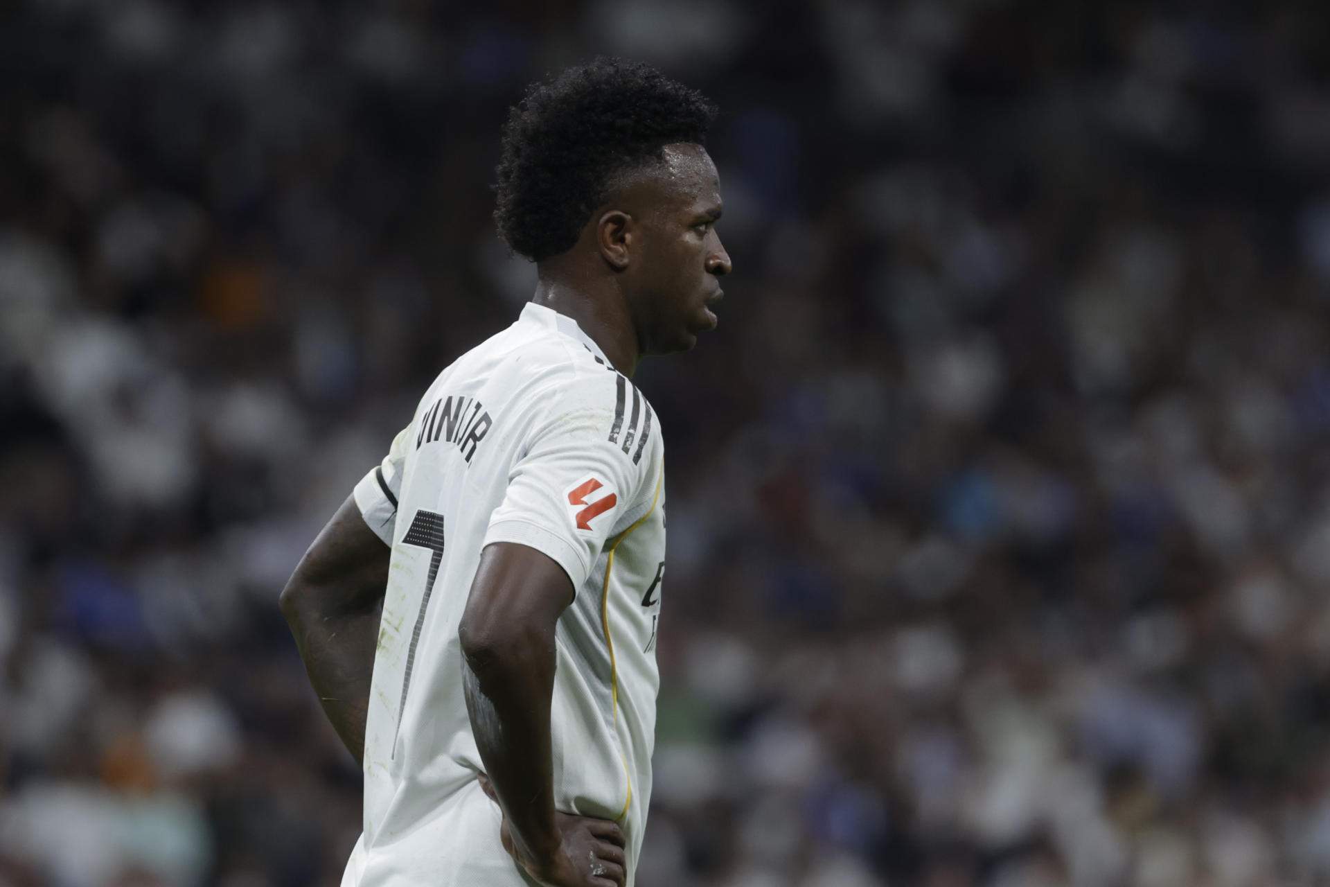 Vinicius, preocupat durant un partit del Reial Madrid / Foto: EFE