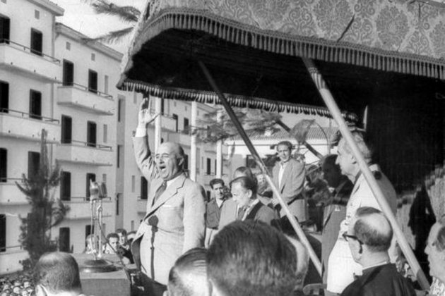 Franco dando un discurso en Éibar en 1949 Indalecio Ojanguren gipukzoa kultura