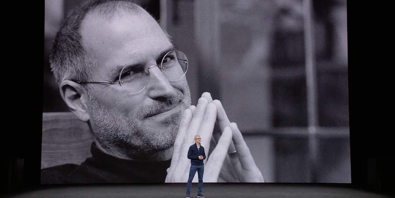 Así fue la última (y triste) sucesión de Apple: cuando Steve Jobs le pasó el testigo a Tim Cook