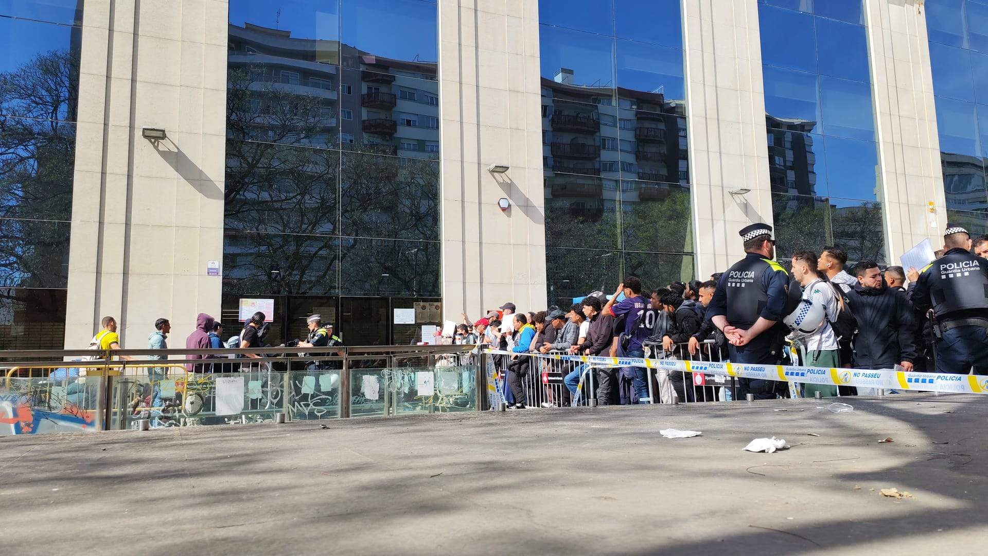Saier Sants. Guàrdia Urbana vigila
