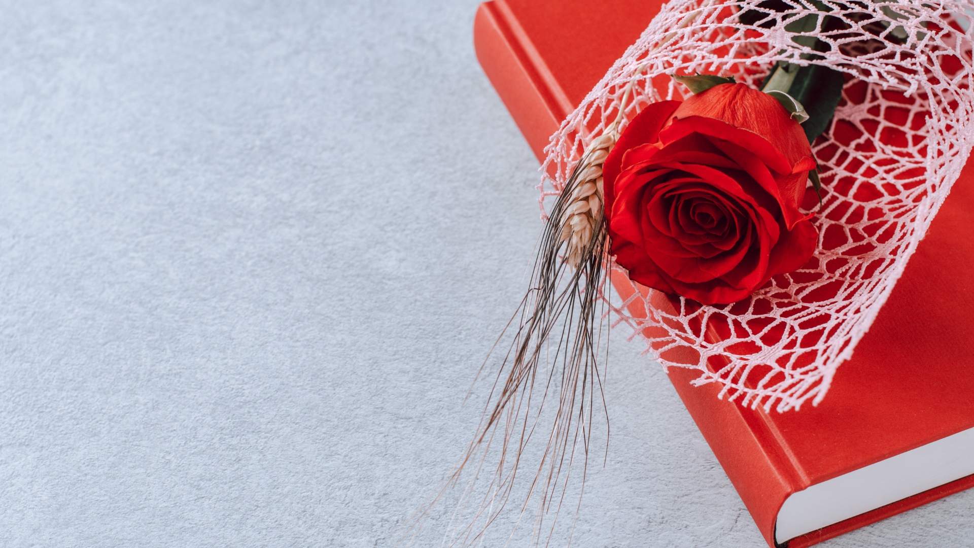 Sant Jordi se ve amenazado en las portadas