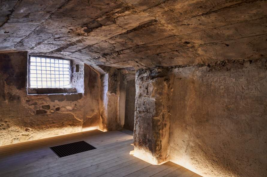 L'antiga presó que pots visitar a Catalunya i que deixa al·lucinada una coreana: "Aquí hi havia 30 persones?"