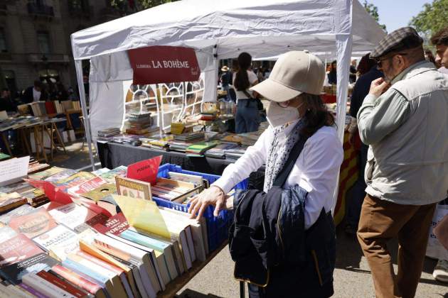 Sant Jordi 2026. Paradeta llibres. Foto: Carlos Baglietto