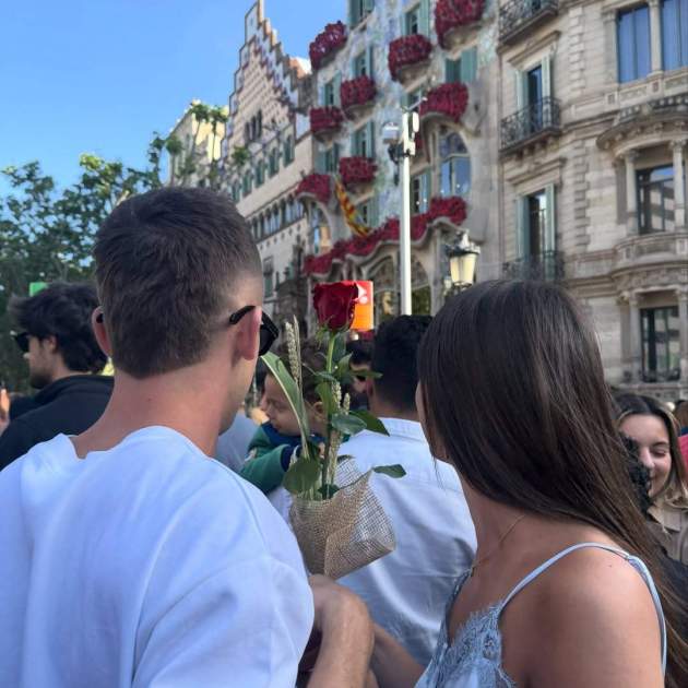 Marc Casadó con su novia por Sant Jordi / Instagram