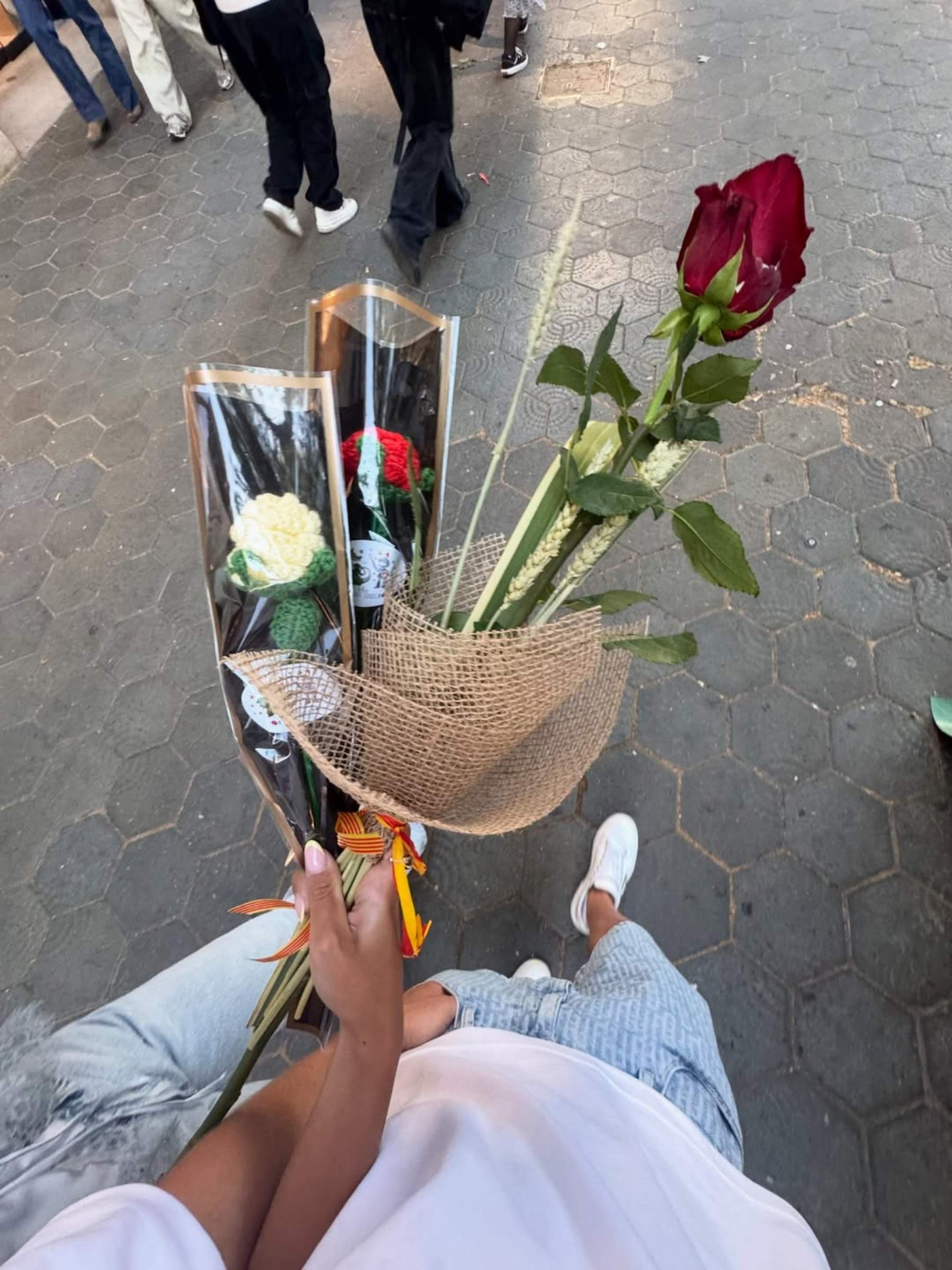 Jugador del Barça enamora amb la seva cita de Sant Jordi: la foto d'incògnit en el racó més famós