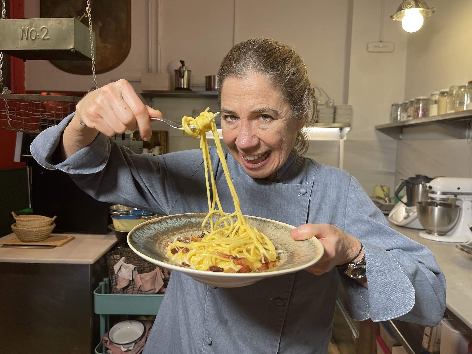 Aprende a cocinar la auténtica pasta carbonara: el paso a paso de Ada Parellada