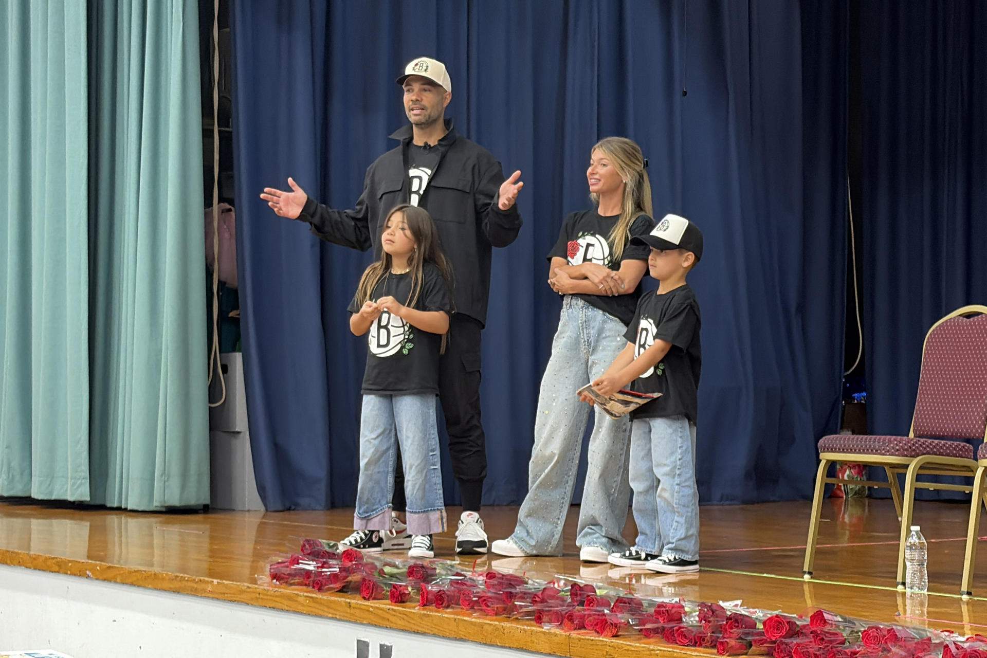 Jordi Fernández porta el Sant Jordi als Estats Units i a l'NBA: "És un dia màgic"